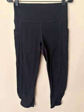 Athleta Black Salutation Stash Pocket Capri With Mesh